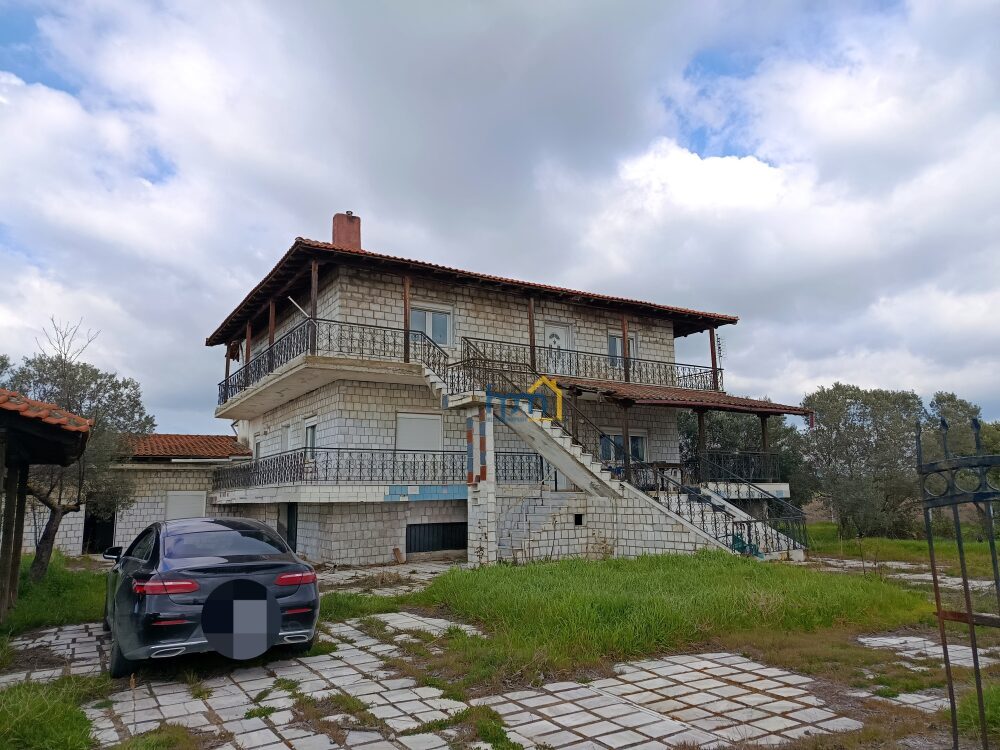 προς πώληση Επανομή. Μονοκατοικία 385τμ, σε αγροτεμάχιο 7250. Τιμή 250.000€