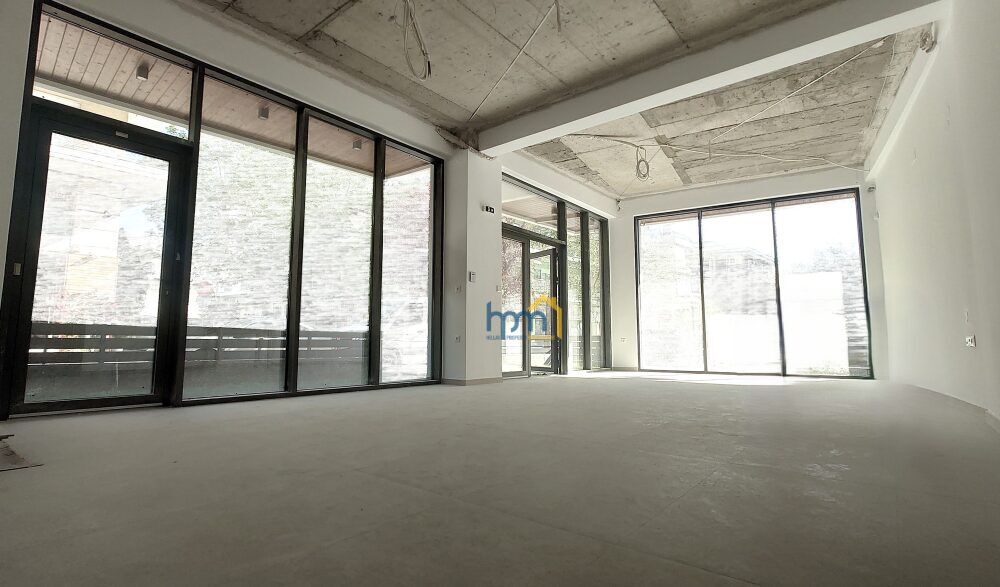 (Προς Ενοικίαση) Επαγγελματικός Χώρος Κατάστημα || Καλαμαριά / Κέντρο - 109τ.μ, 2200&euro;