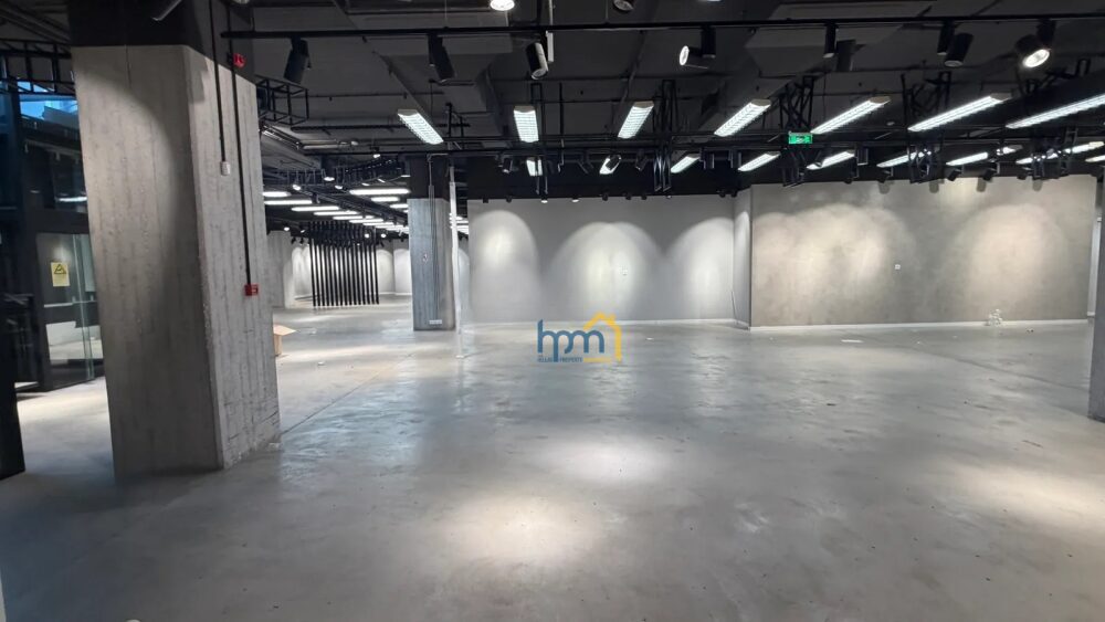 (for rent) Commercial Commercial space || Athens south suburbs / Elliniko - 1728.0sq.m, 29.000€